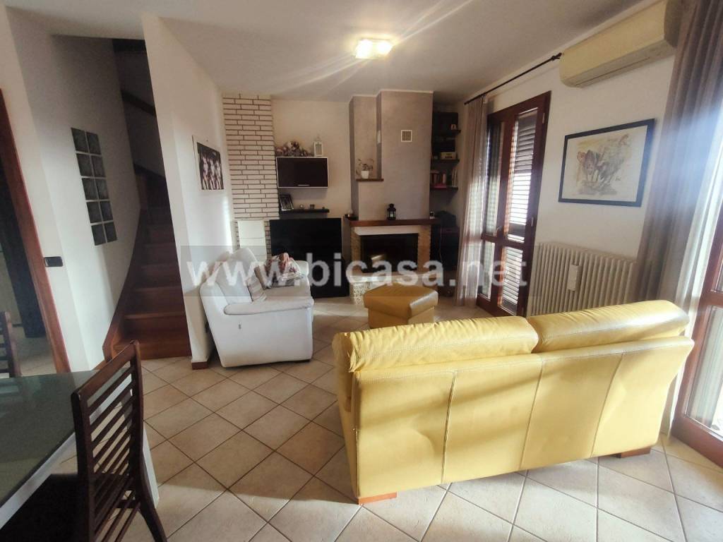 appartamento in vendita a Pesaro in zona Trebbiantico