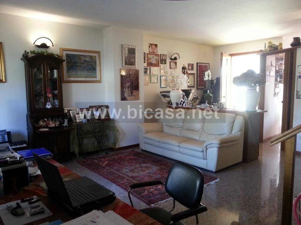 casa indipendente in vendita a Pesaro in zona Santa Maria dell'Arzilla