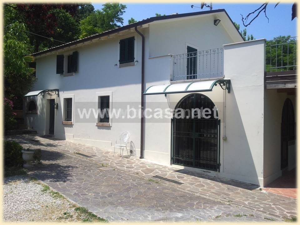 casa indipendente in vendita a Pesaro in zona Trebbiantico