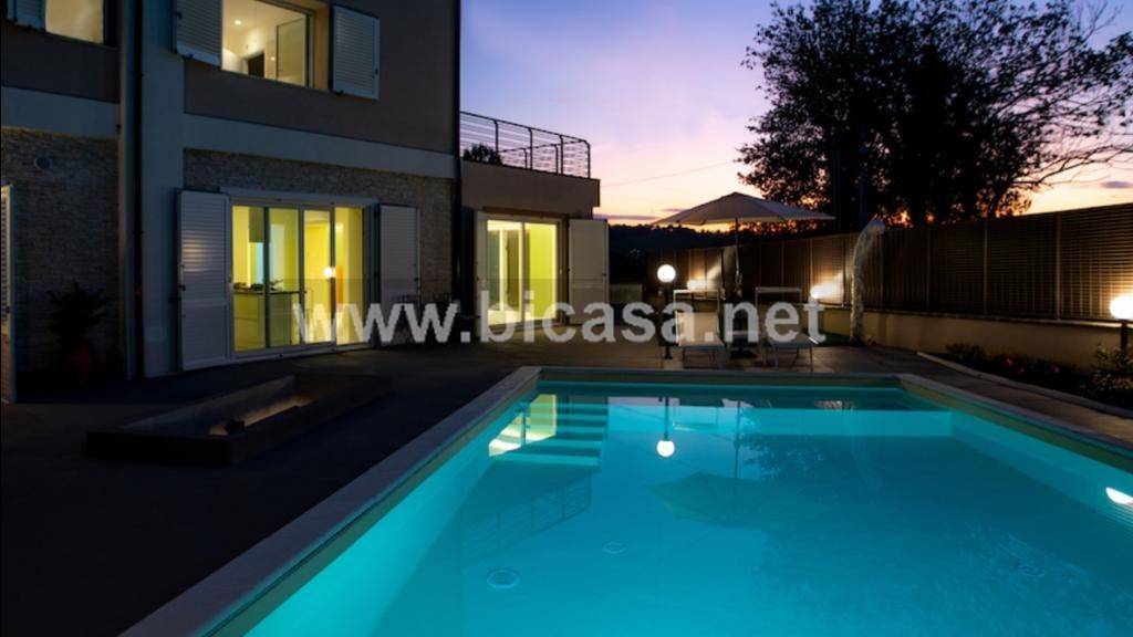 casa indipendente in vendita a Pesaro in zona Tre Ponti