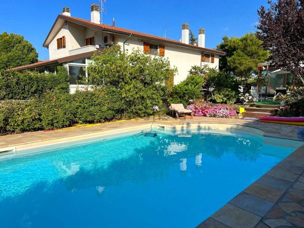 casa indipendente in vendita a Pesaro in zona Mare