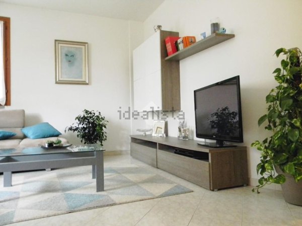 casa indipendente in vendita a Pesaro