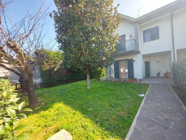 casa indipendente in vendita a Pesaro in zona Villa Fastiggi