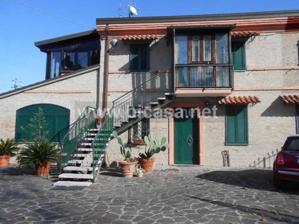 casa indipendente in vendita a Pesaro