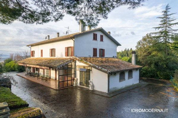 casa indipendente in vendita a Pesaro in zona Mare