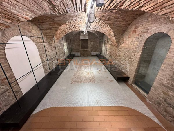 negozio in vendita a Pesaro in zona Centro Città