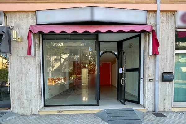 negozio in vendita a Pesaro in zona Muraglia