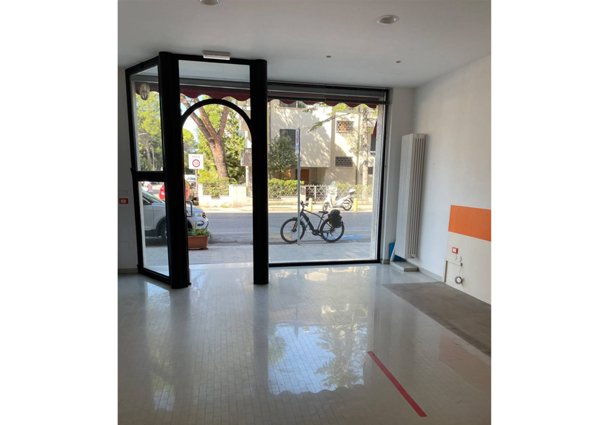 negozio in vendita a Pesaro in zona Muraglia