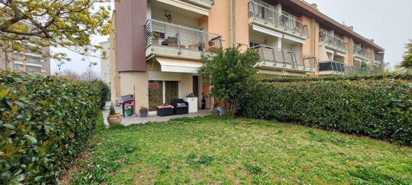 casa indipendente in vendita a Pesaro