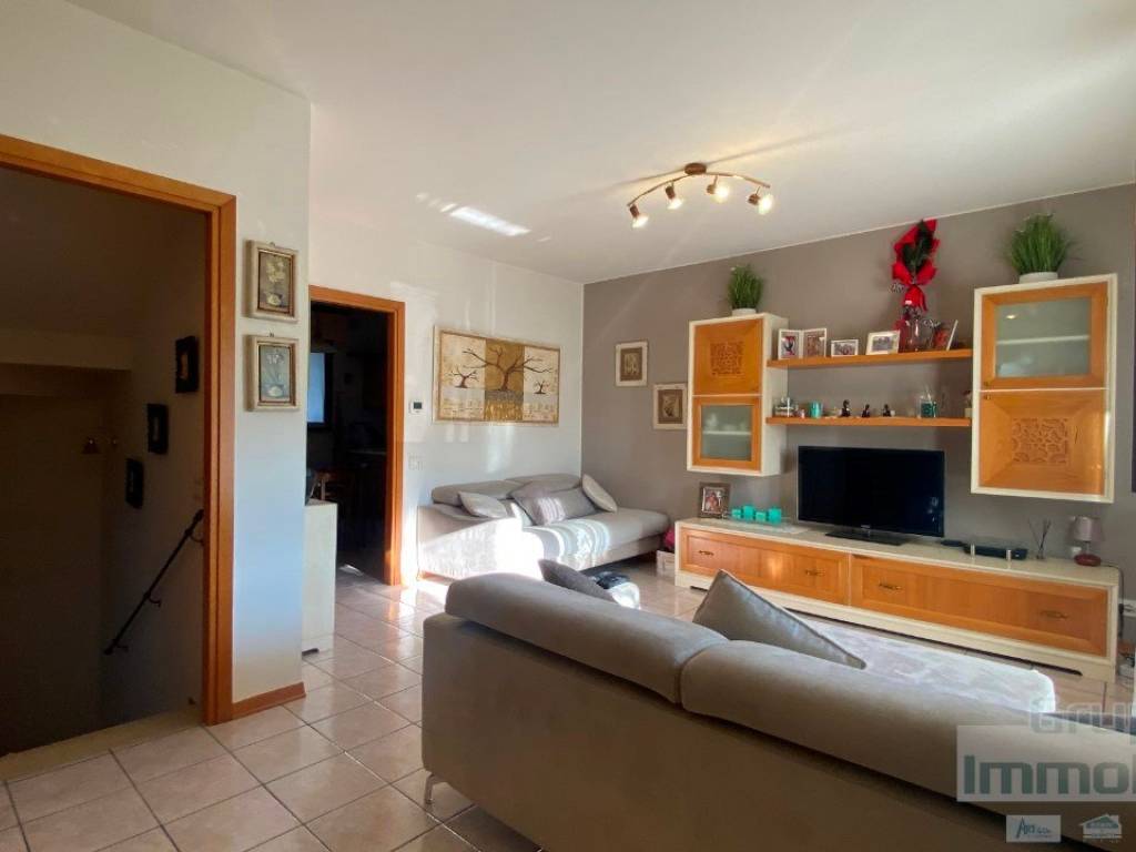 casa indipendente in vendita a Pesaro in zona Mare