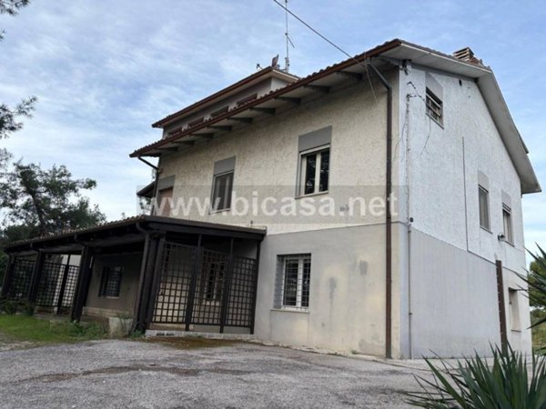 appartamento in vendita a Pesaro in zona Trebbiantico