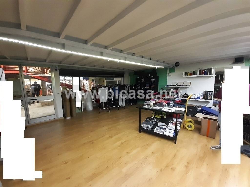 negozio in vendita a Pesaro in zona Porto