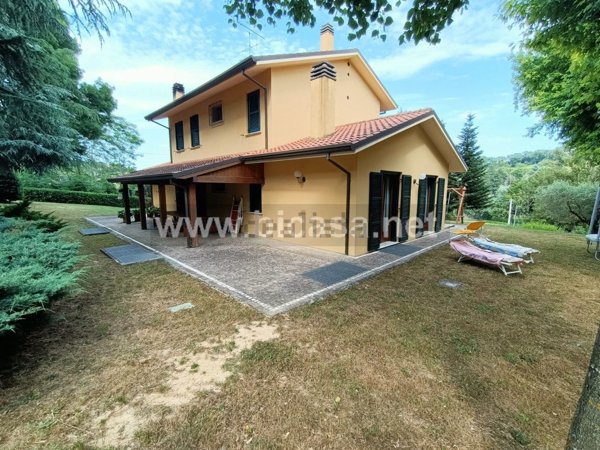 casa indipendente in vendita a Pesaro