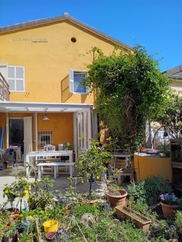 casa indipendente in vendita a Pesaro in zona Pantano