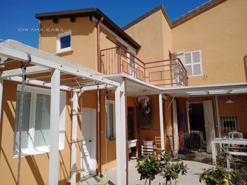 casa indipendente in vendita a Pesaro in zona Pantano
