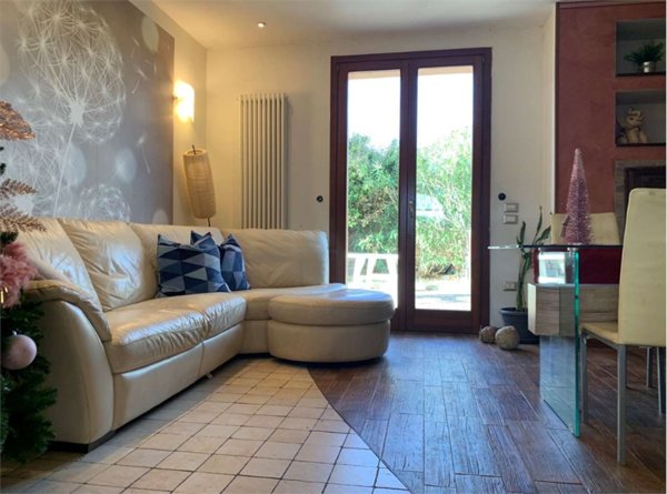 casa indipendente in vendita a Pesaro in zona Villa Betti