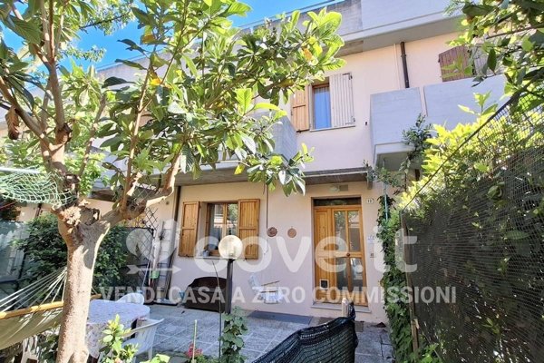 casa indipendente in vendita a Pesaro in zona Novilara