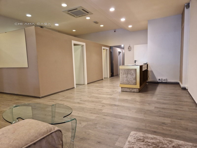 negozio in vendita a Pesaro in zona Centro Città
