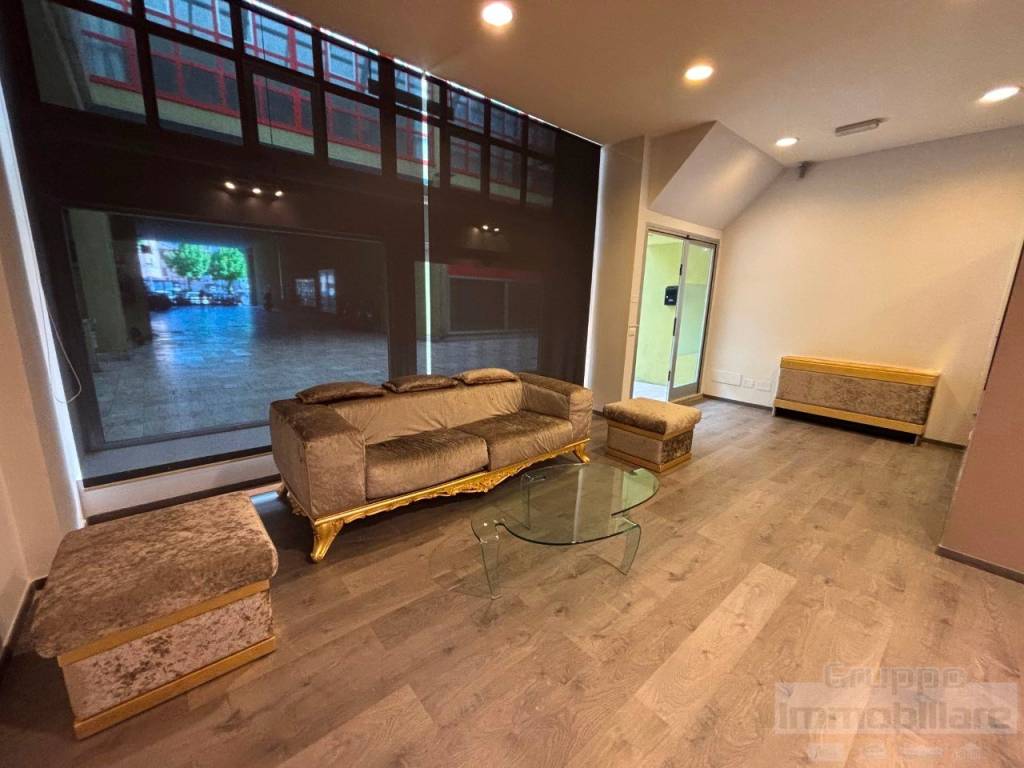 negozio in vendita a Pesaro in zona Porto