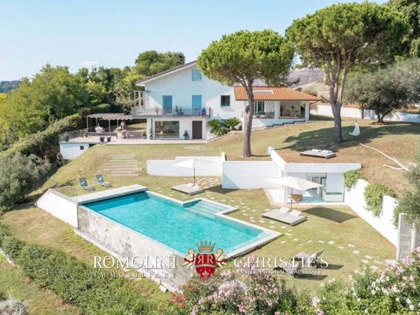 casa indipendente in vendita a Pesaro in zona Trebbiantico