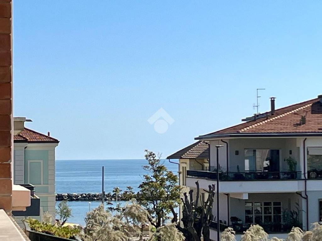 appartamento in vendita a Pesaro in zona Mare