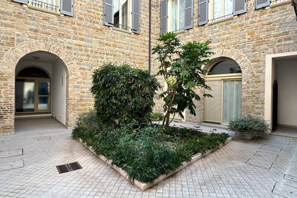 appartamento in vendita a Pesaro in zona Centro Città