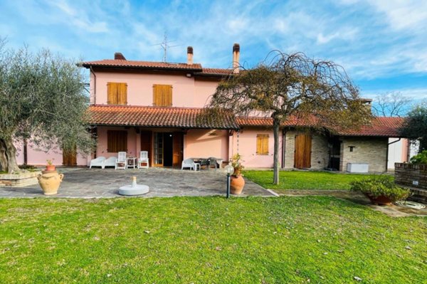casa indipendente in vendita a Pesaro in zona Novilara