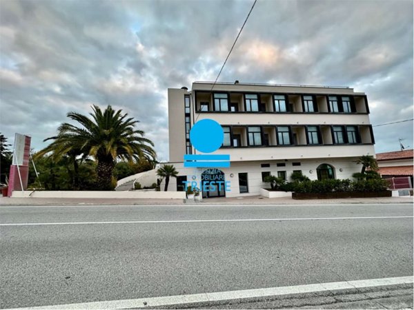 negozio in vendita a Pesaro in zona Mare