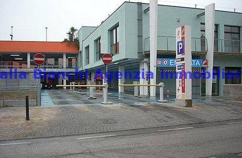 locale commerciale in vendita a Pesaro in zona Mare