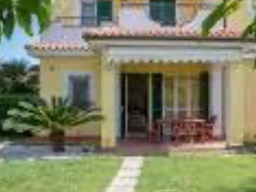 casa indipendente in vendita a Pesaro in zona Mare