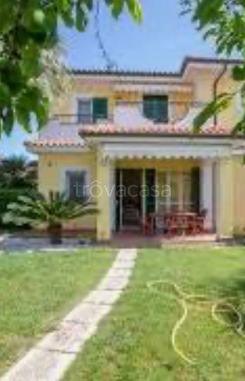 casa indipendente in vendita a Pesaro in zona Mare