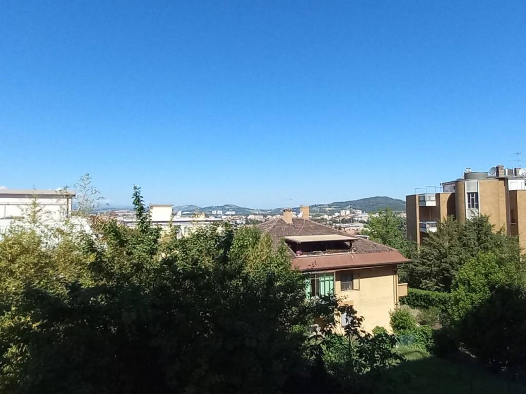 appartamento in vendita a Pesaro in zona Montegranaro