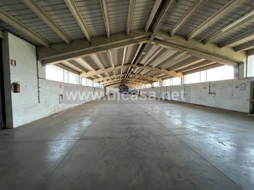locale commerciale in vendita a Pesaro in zona Villa Fastiggi