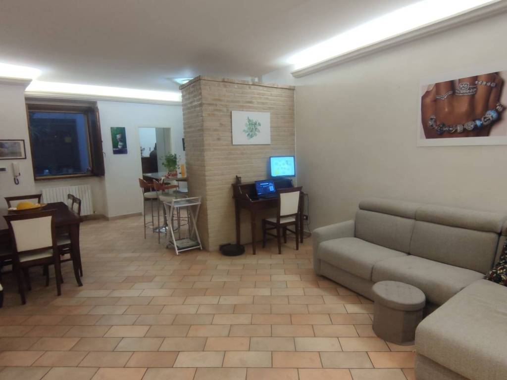 appartamento in vendita a Pesaro in zona Centro Città