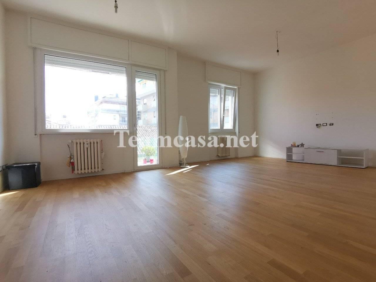 appartamento in vendita a Pesaro in zona Centro Città
