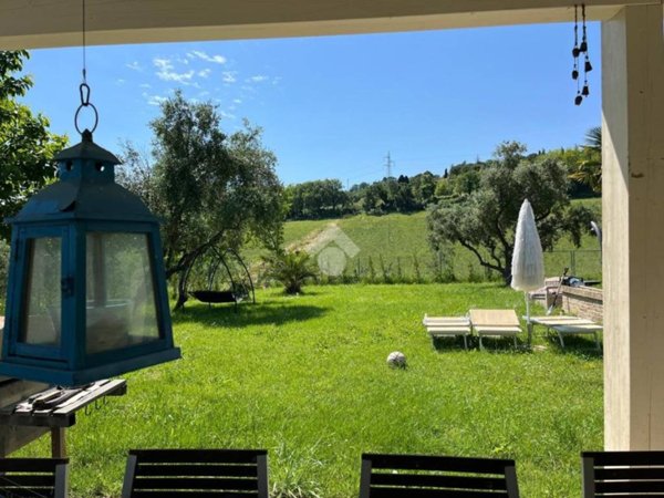 casa indipendente in vendita a Pesaro