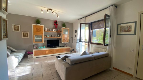 casa indipendente in vendita a Pesaro