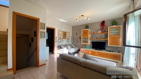 casa indipendente in vendita a Pesaro