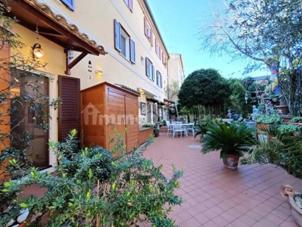 casa indipendente in vendita a Pesaro in zona Vismara