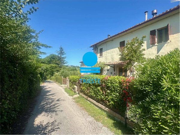 casa indipendente in vendita a Pesaro in zona Candelara