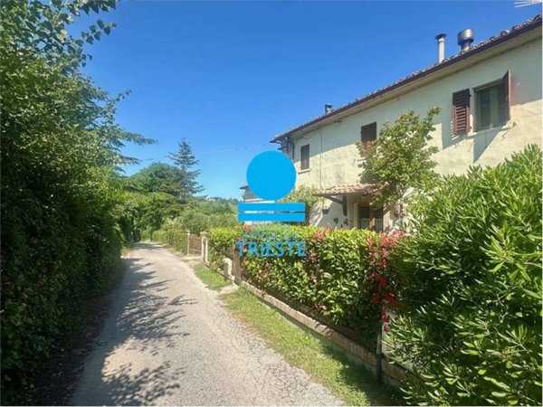casa indipendente in vendita a Pesaro in zona Candelara