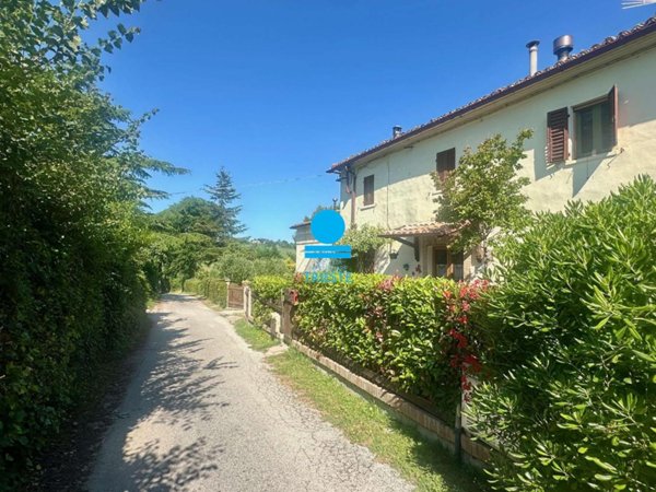casa indipendente in vendita a Pesaro in zona Candelara