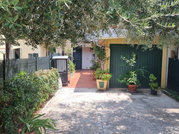 casa indipendente in vendita a Pesaro in zona Pantano