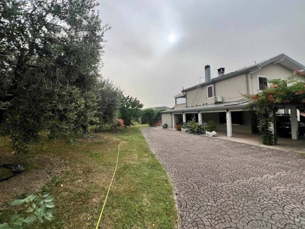 casa indipendente in vendita a Pesaro in zona Case Bruciate