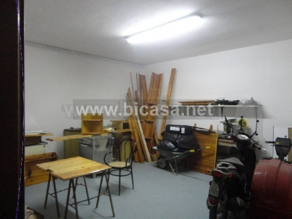 locale commerciale in vendita a Pesaro in zona Muraglia