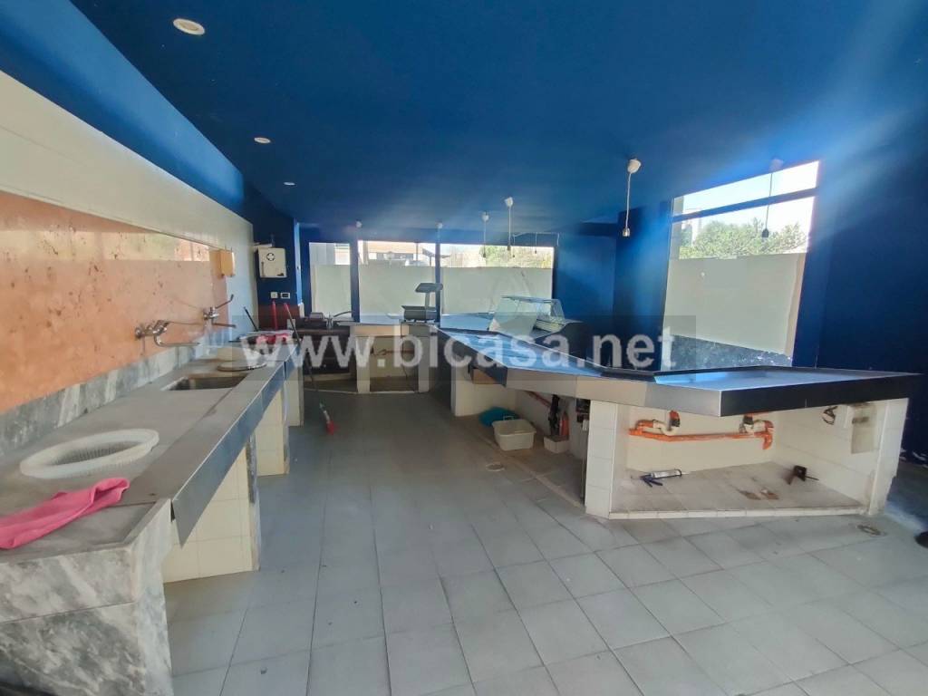 negozio in vendita a Pesaro in zona Santa Veneranda