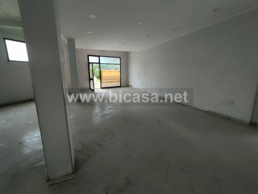 negozio in vendita a Pesaro in zona Villa Fastiggi