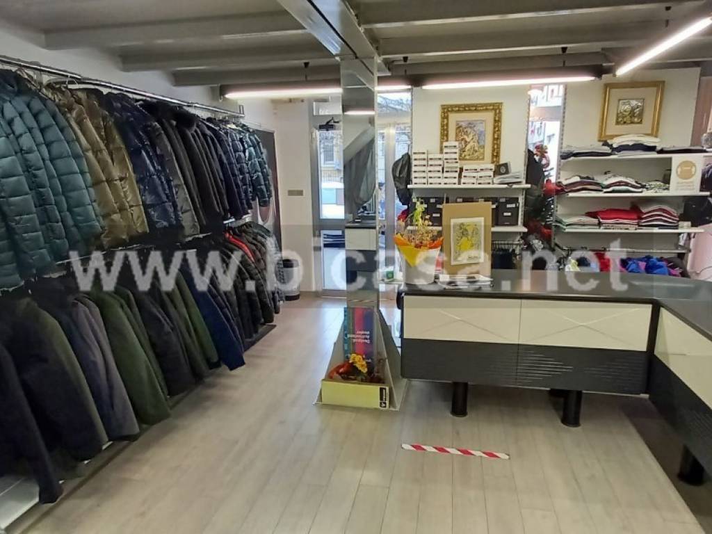 negozio in vendita a Pesaro in zona Muraglia