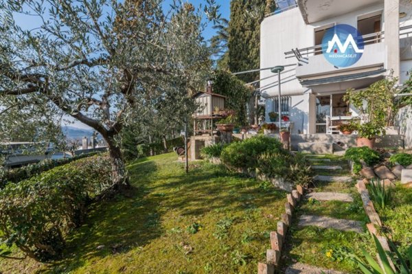 casa indipendente in vendita a Pesaro in zona Cattabrighe