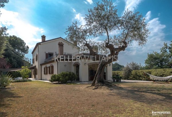 casa indipendente in vendita a Pesaro in zona Mare